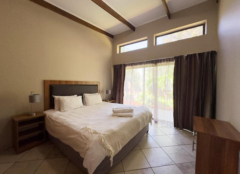 Manor Hills Guest Lodge Рюстенбург Экстерьер фото